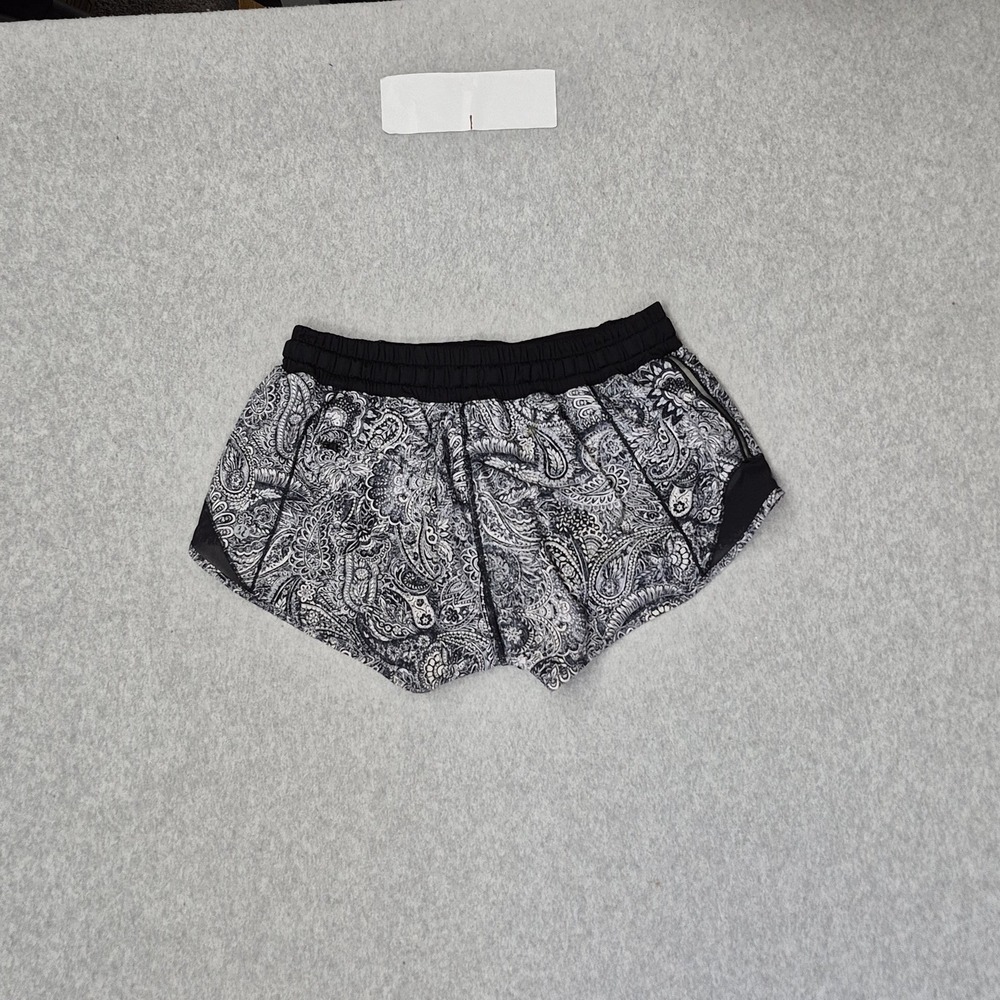Luluelmon Shorts 6 Black Paisley Hotty Hot Lined Running READ